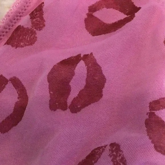 ❄️ UO | Out From Under Bralette Pink Lips Boho Beach Barbiecore - Picture 5 of 12